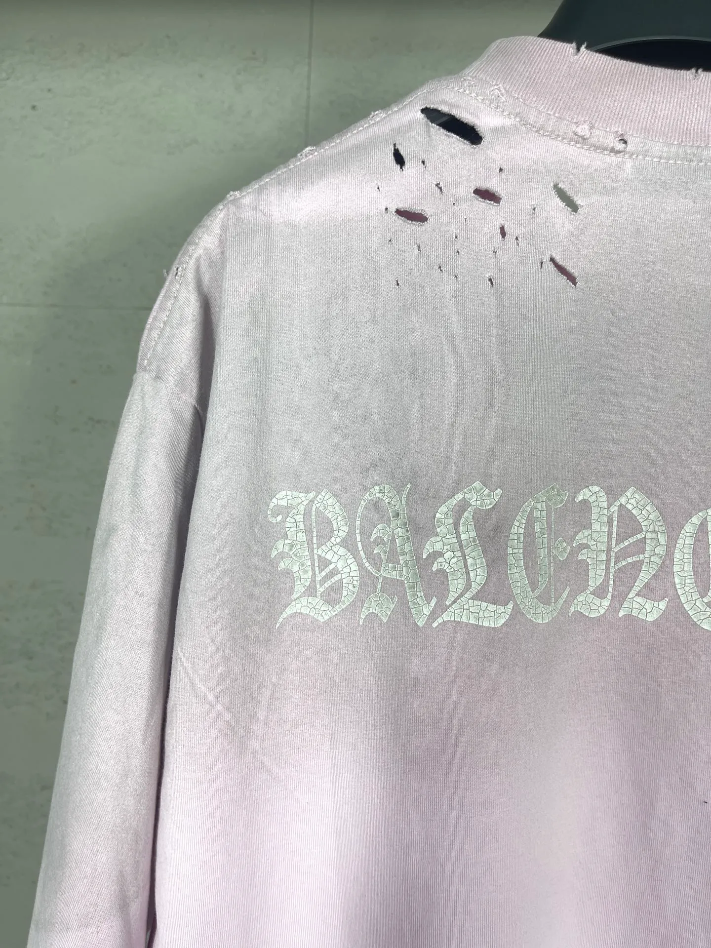 （Pink ） 【 . Quality】BALENCI*GA/ . LOGO Series New Arrival T #2024New Arrival ， LOGO ， 。Pink 。 ‼️ ， ， #2024 ZP 、 260 ， . ， 。 。Classic LOGO 。 ， 。 , OS . Same Style ：BL 223358 ：Black.Pink Size：XS L
